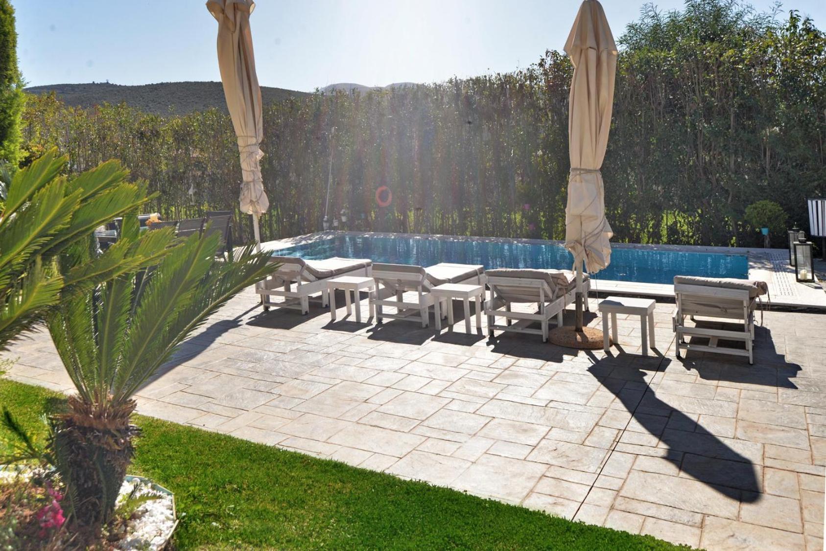 Villa Constangie Marathon  Exterior photo